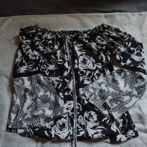 White House Black Market Black & White Paisley Print Peasant Blouse/Size Small